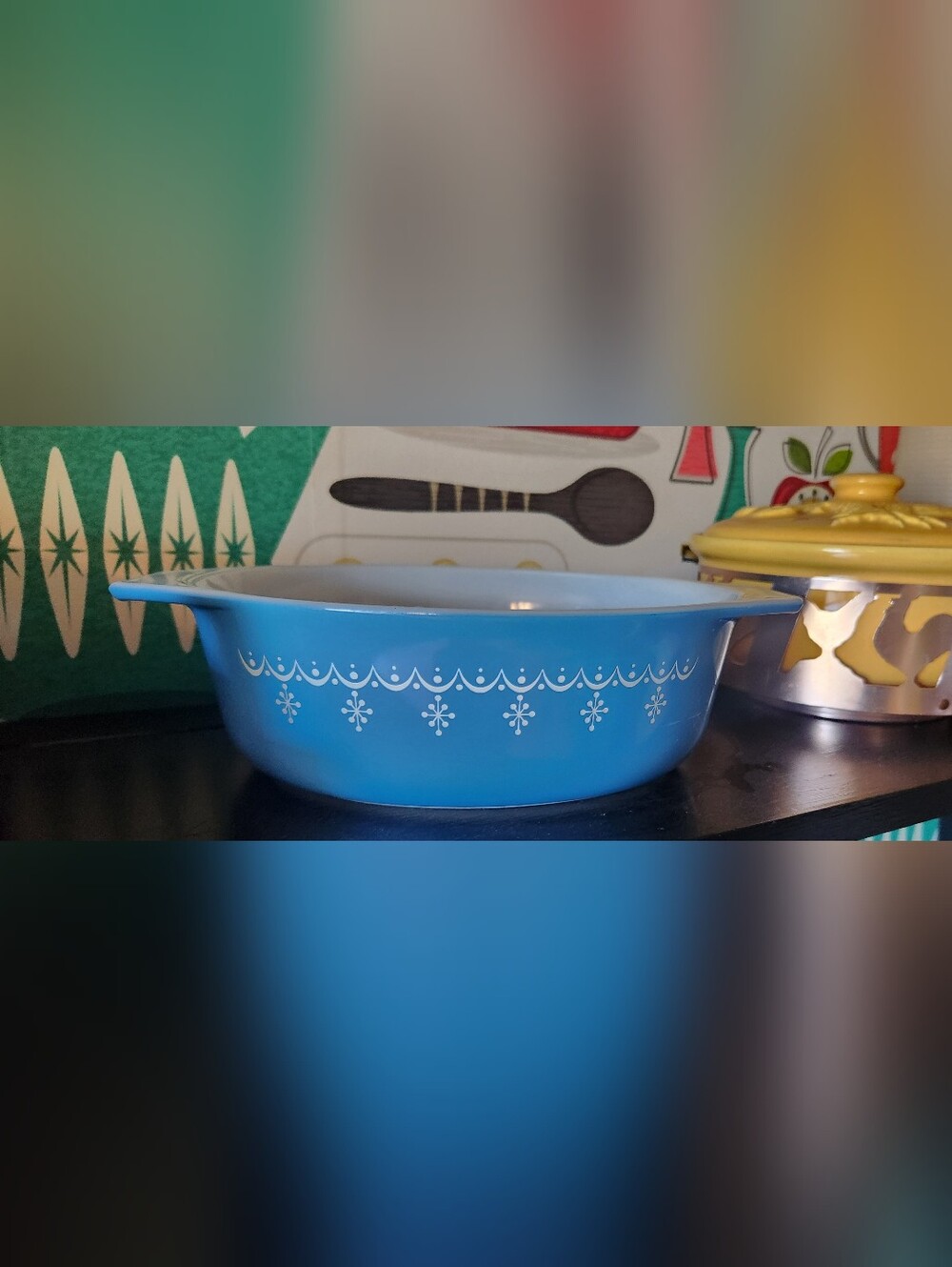 Pyrex Snowflake Garland 1 1/2. Quart